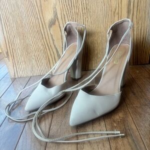 Women’s X2B heels size 8